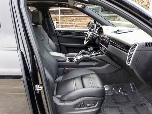 Certified 2022 Porsche Cayenne S AWD/4WD image 65