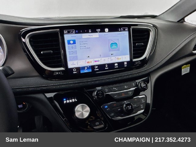 New 2027 Chrysler Pacifica Select FWD image 14