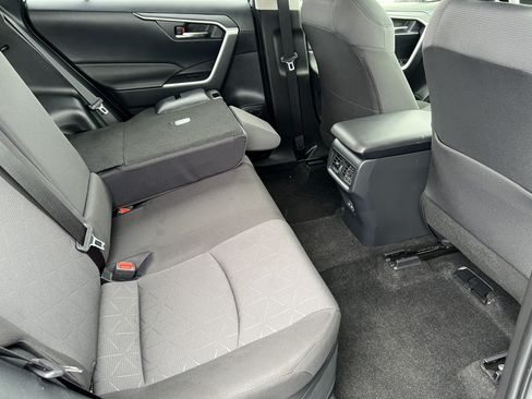 Used 2025 Toyota RAV4 XLE AWD/4WD image 20
