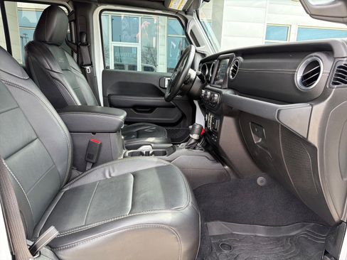 Used 2019 Jeep Wrangler Unlimited Sahara w/ Quick Order Package 24M Moab image 29