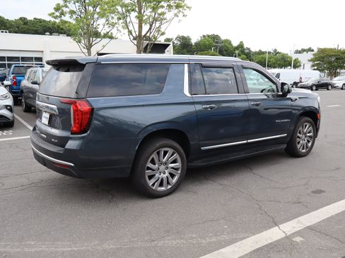 Used 2021 GMC Yukon XL SLT w/ SLT Premium Package AWD/4WD image 10