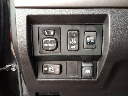 Used 2015 Toyota Tundra SR5 w/ SR5 Upgrade Package AWD/4WD image 17