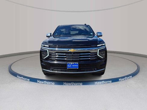 Used 2025 Chevrolet Suburban Premier AWD/4WD image 2