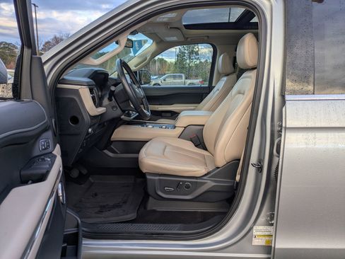 Used 2022 Ford Expedition Max Limited image 12