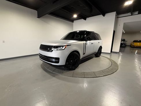 Used 2023 Land Rover Range Rover SE AWD/4WD image 3