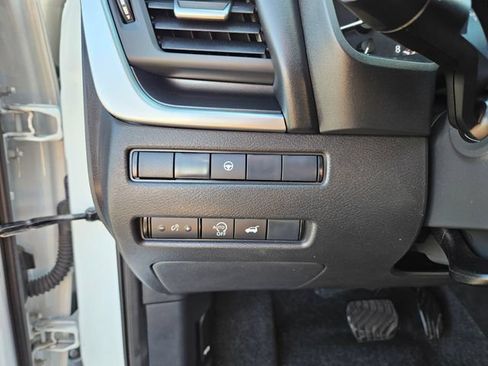 Used 2025 Nissan Rogue SV AWD/4WD image 26