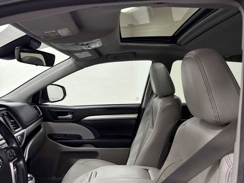 Used 2017 Toyota Highlander XLE image 24