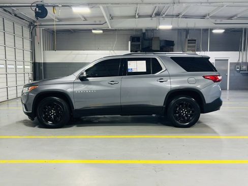 Used 2021 Chevrolet Traverse LT image 16