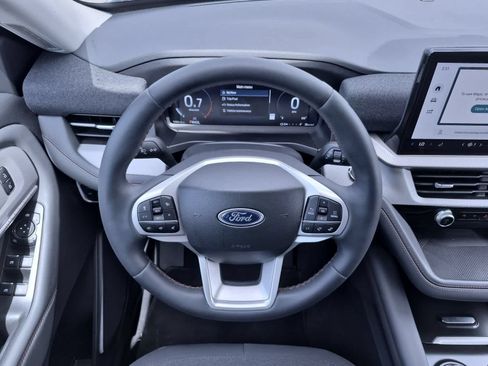 Used 2025 Ford Explorer Active AWD/4WD image 22