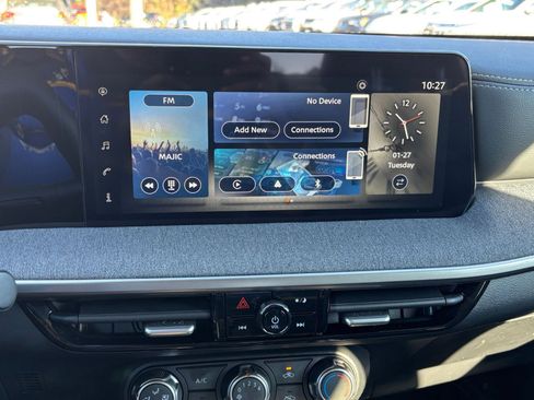 Used 2025 Nissan Kicks SV image 21