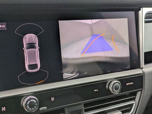 Certified 2024 Porsche Macan image 17