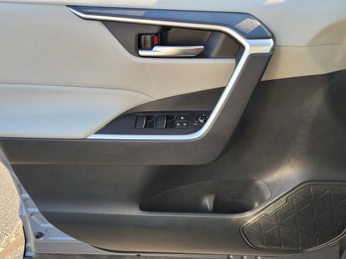 Used 2021 Toyota RAV4 XLE Premium image 26