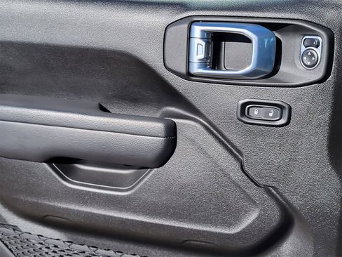 Used 2025 Jeep Wrangler Sport S image 20