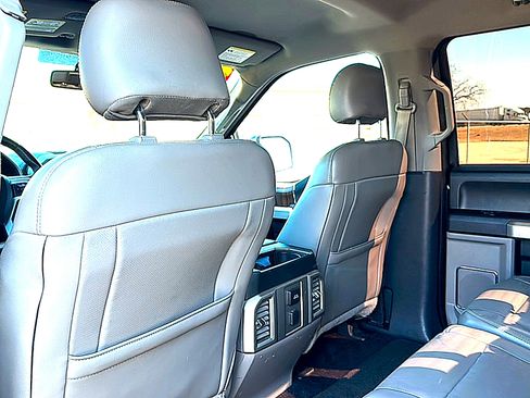 Used 2015 Ford F150 Lariat image 17