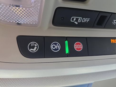 Used 2020 GMC Acadia Denali w/ Technology Package FWD image 22