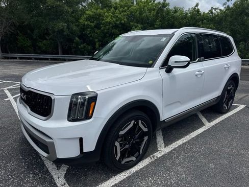 Used 2023 Kia Telluride EX w/ EX Captain's Chair Package FWD image 1