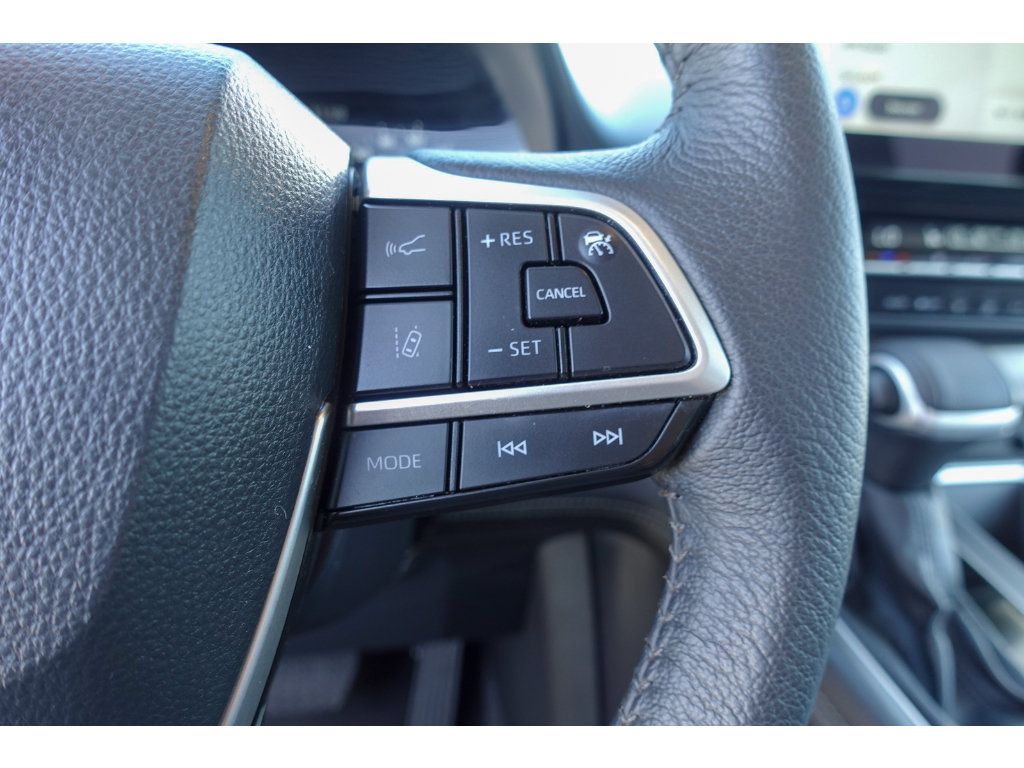 Certified 2026 Toyota Sienna XLE FWD image 17