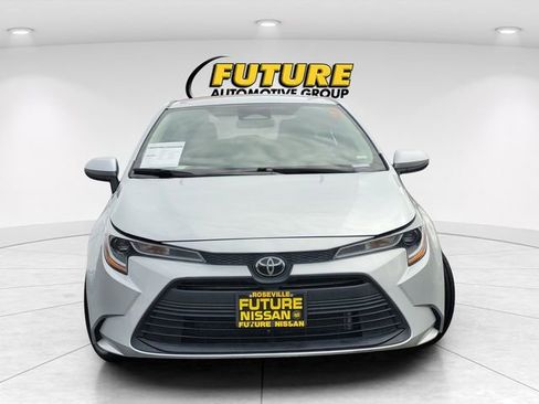 Used 2023 Toyota Corolla LE image 2