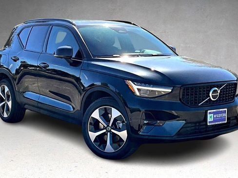 New 2026 Volvo XC40 B5 Plus w/ Climate Package image 2