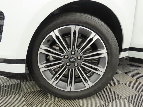 Used 2024 Land Rover Range Rover Evoque Dynamic SE image 29