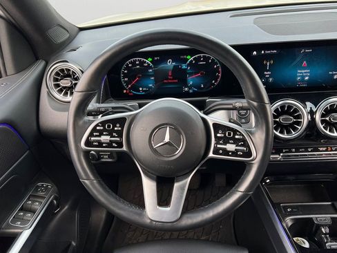 Used 2022 Mercedes-Benz GLB 250 4MATIC image 17