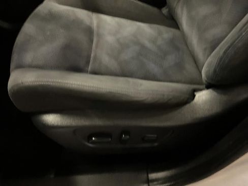 Used 2016 Nissan Rogue SV AWD/4WD image 16