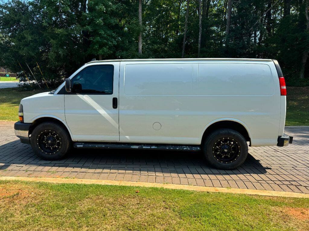 Used 2019 Chevrolet Express 2500 w/ Driver Convenience Package RWD image 4