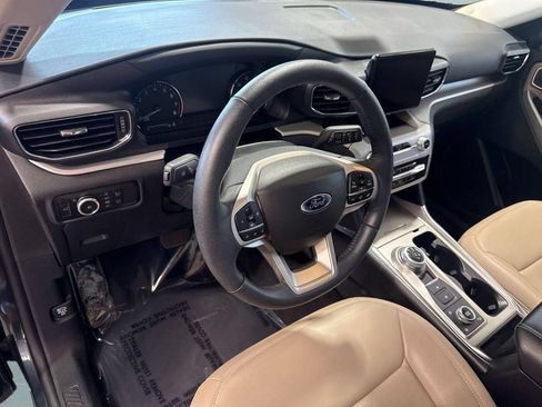 Used 2023 Ford Explorer XLT w/ Equipment Group 202A AWD/4WD image 11