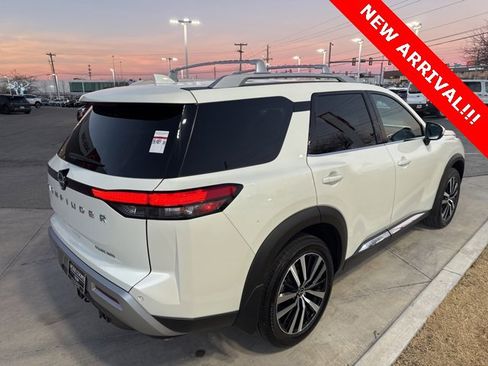 Certified 2024 Nissan Pathfinder Platinum w/ Cargo Package image 4