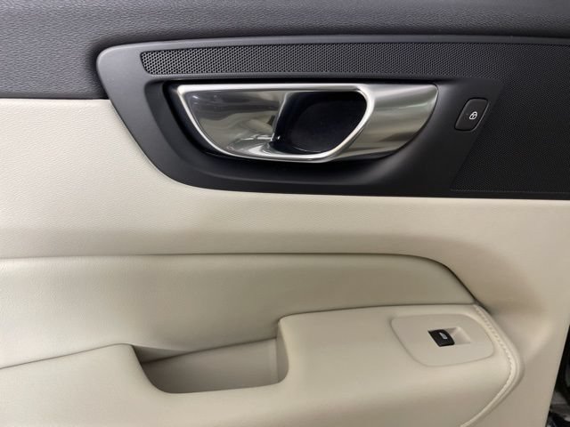Certified 2025 Volvo XC60 T8 Plus w/ Protection Package Premier AWD/4WD image 33