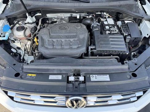 Used 2020 Volkswagen Tiguan SE w/ Panoramic Sunroof Package FWD image 23