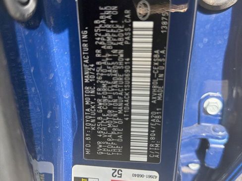 Used 2025 Toyota Camry SE w/ Convenience Package image 8