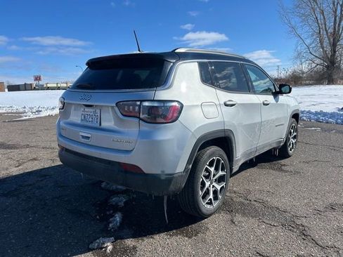 Used 2025 Jeep Compass Limited image 6