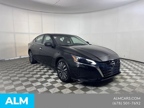 Used 2025 Nissan Altima 2.5 SV FWD image 4