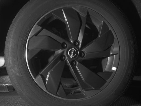 Used 2025 Nissan Rogue SV image 15