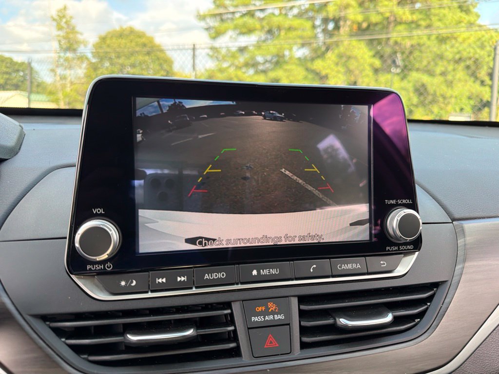 Used 2025 Nissan Altima 2.5 SV FWD image 11