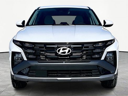 Used 2025 Hyundai Tucson SE image 3