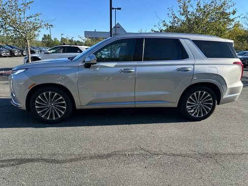 Used 2024 Hyundai Palisade Calligraphy image 2