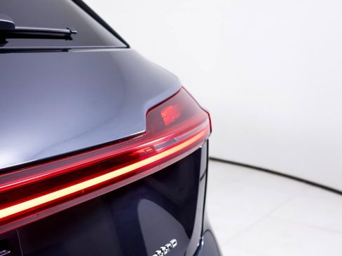 Used 2022 Audi e-tron Premium Plus image 11