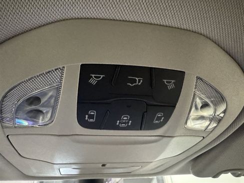 Used 2024 Chrysler Pacifica Select image 34