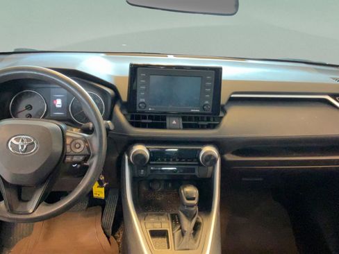 Used 2021 Toyota RAV4 LE FWD image 19