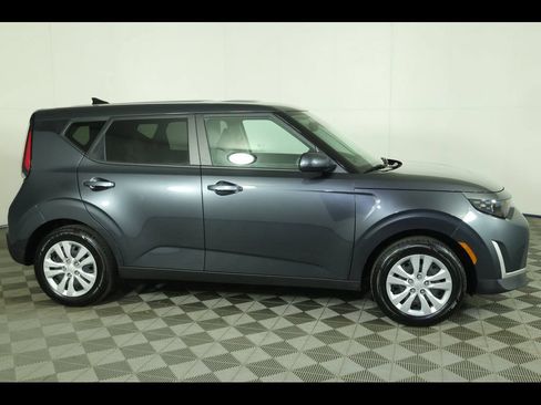 Used 2025 Kia Soul LX FWD image 13