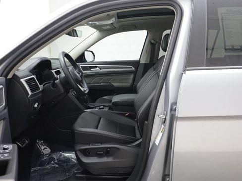 Certified 2023 Volkswagen Atlas SEL R-Line AWD/4WD image 5