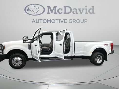 Used 2019 Ford F350 XLT w/ XLT Premium Package AWD/4WD image 40