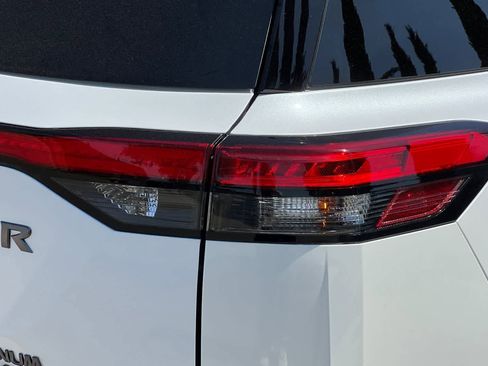 New 2026 Nissan Pathfinder Platinum AWD/4WD image 35