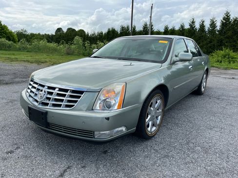 Used 2006 Cadillac DTS w/ Trunk Convenience Package FWD image 7