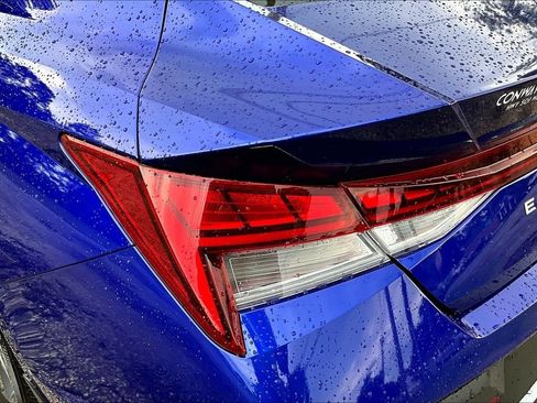Used 2024 Hyundai Elantra Blue FWD image 25