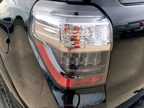 Used 2021 Toyota 4Runner Venture w/ Moonroof Package AWD/4WD image 28