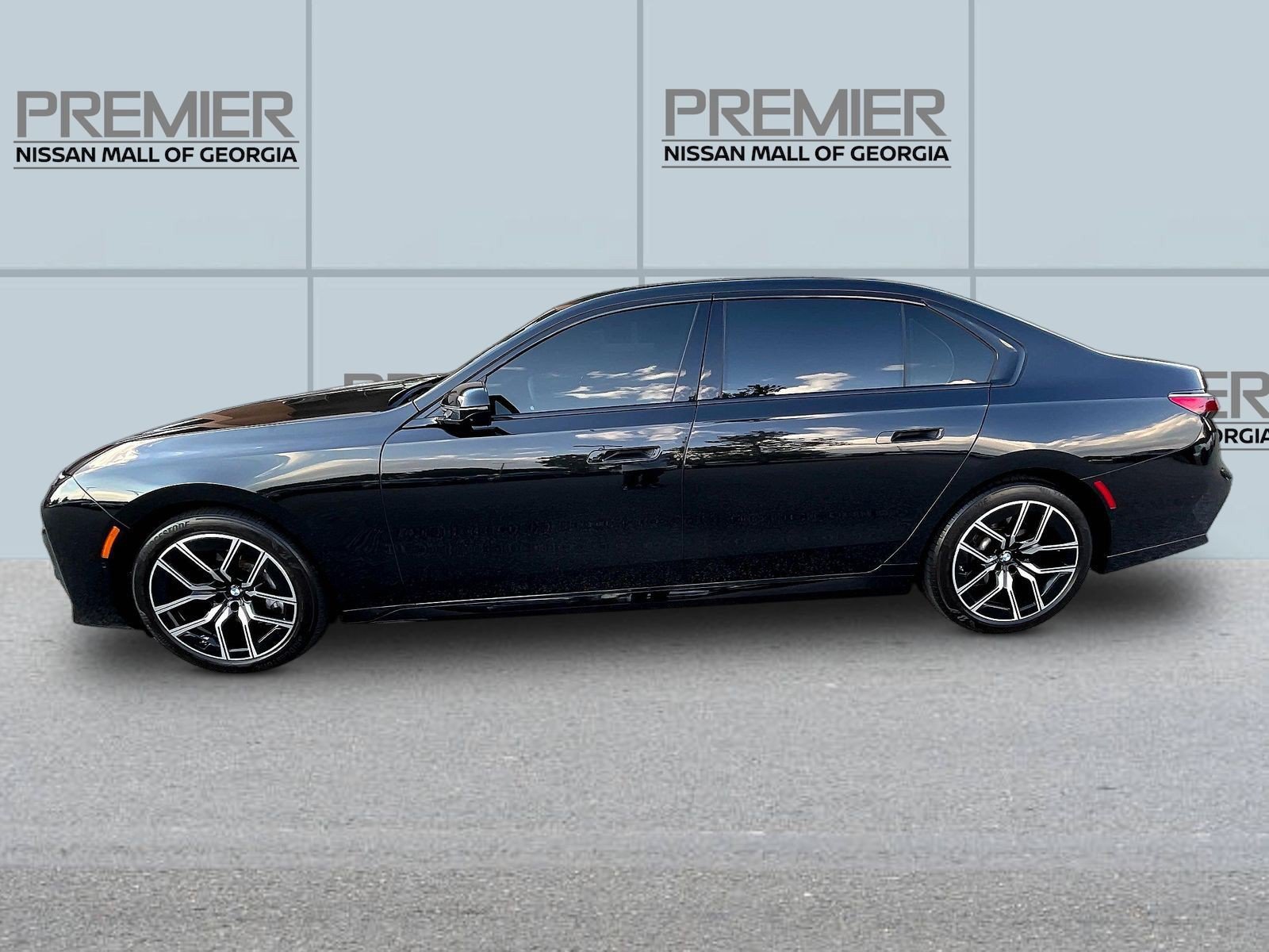 Used 2024 BMW 740i RWD image 4