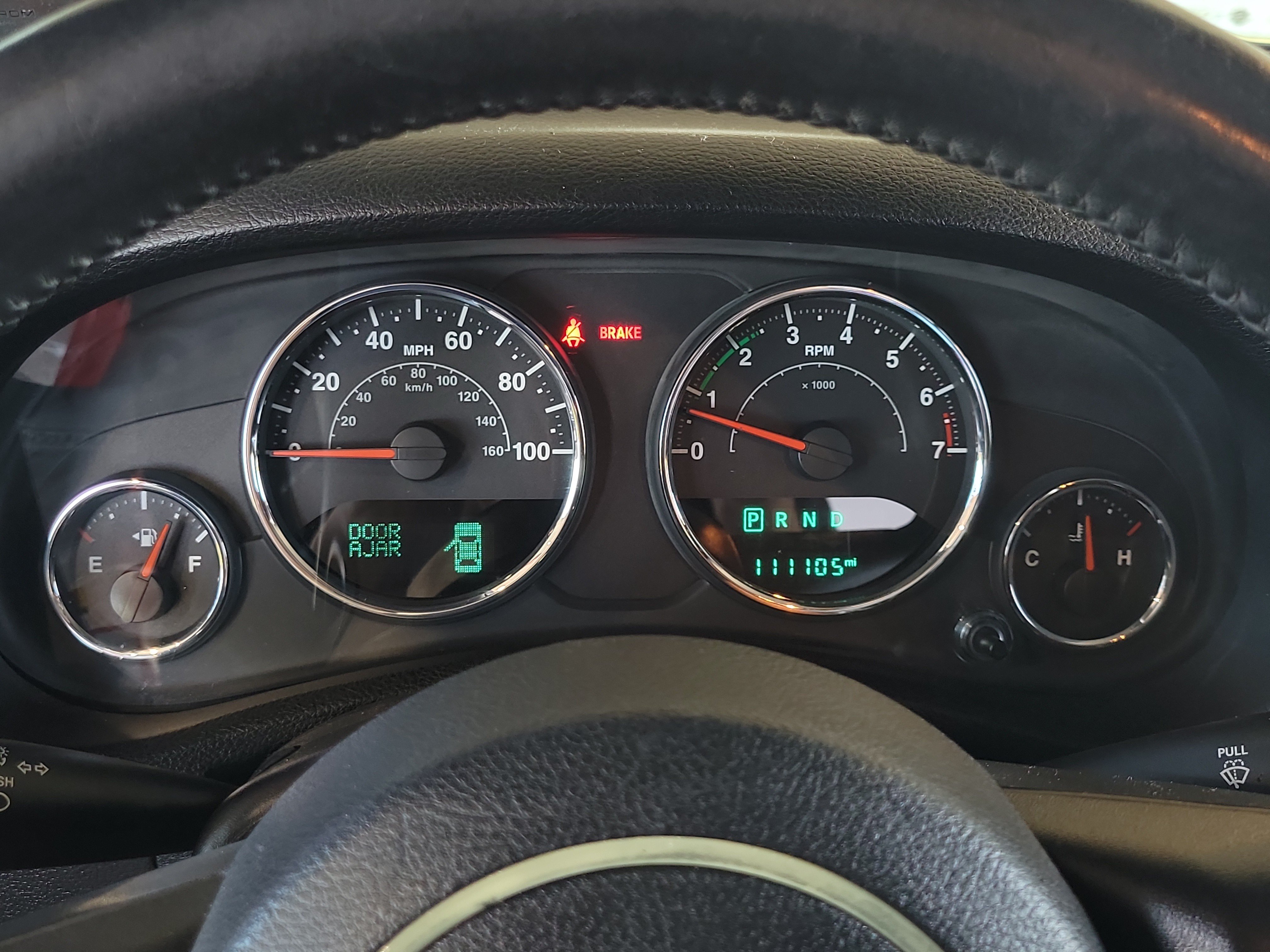 Used 2015 Jeep Wrangler Unlimited Sahara w/ Connectivity Group AWD/4WD image 22